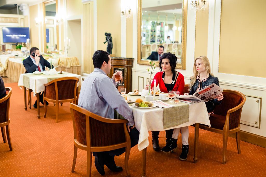Spa Hotel Gloria Przemysl Bagian luar foto