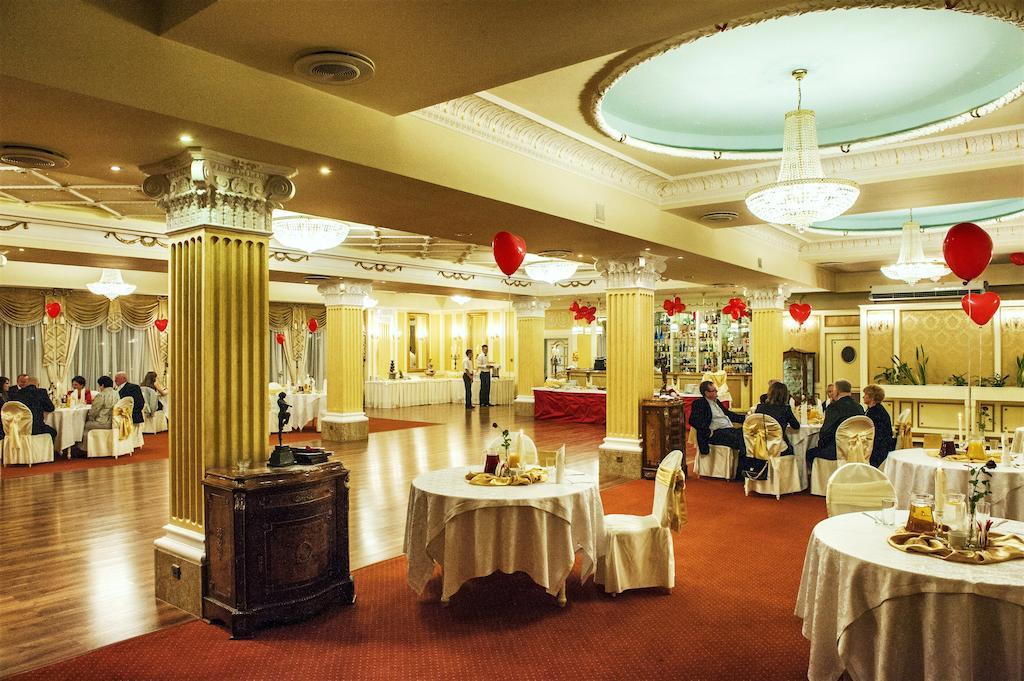 Spa Hotel Gloria Przemysl Bagian luar foto