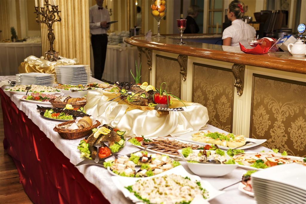 Spa Hotel Gloria Przemysl Bagian luar foto