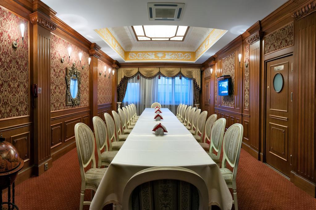 Spa Hotel Gloria Przemysl Bagian luar foto