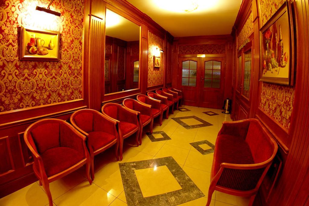 Spa Hotel Gloria Przemysl Bagian luar foto
