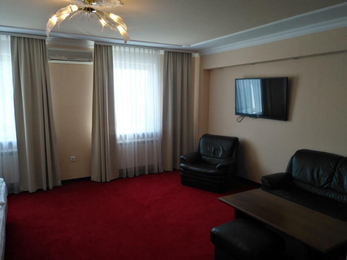 Spa Hotel Gloria Przemysl Bagian luar foto